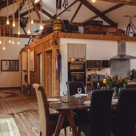 The District Bunkbarn, Ings 켄달